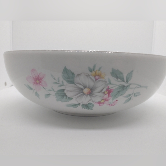 Vintage Hall's Superior Quality Ovenware Floral Springtime Pattern Serving Bowl - Picture 2 of 16